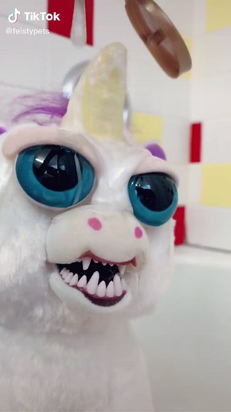 Glenda’s a little bitter #glendaglitterpoop #unicorn #feistypets