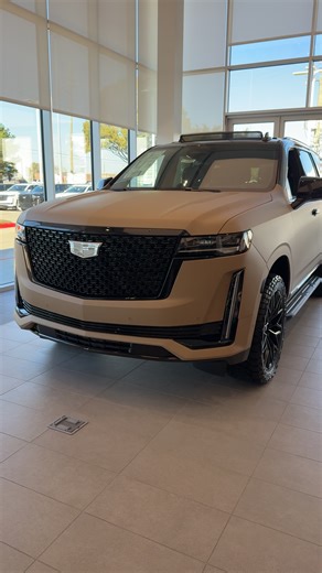 Explore the 2025 Cadillac Escalade Features