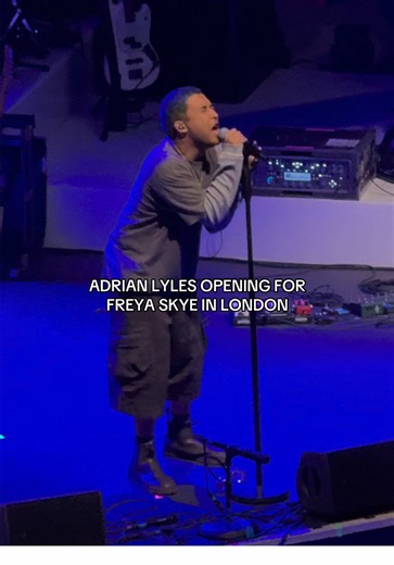Adrian Lyles Opens for Freya Skye in London Concert