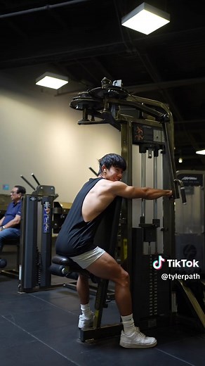 3 Tips for Targeting Rear Delts on Reverse Pec Deck