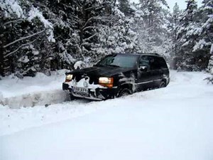 Jeep Grand Cherokee ZJ in snow