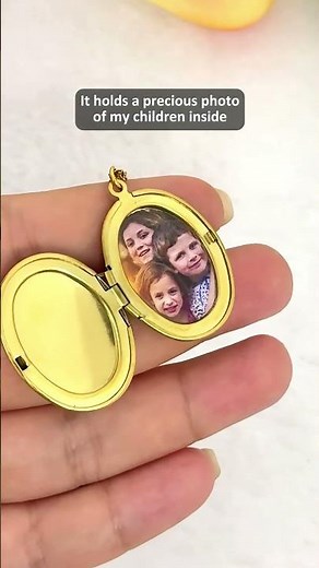 Photo Locket Necklace for Mum 🌸✨ #giftideas #gifts #mothersday #giftformom