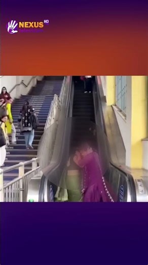 ভারতে মেট্রোরেলের লিফটে দুই নারীর মা'রা'মা'রি | India | Metro Rail | Nexus Television News