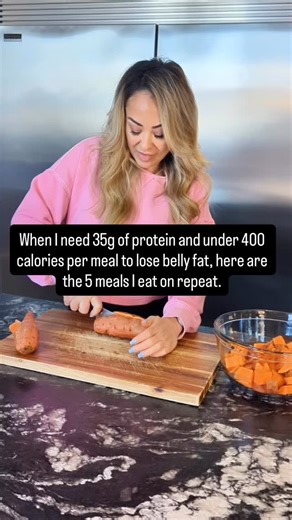 This is your cheat sheet for losing belly fat and not hating your food. These 5 meals hit the sweet spot - high protein, moderate calories, ACTUALLY satisfying: If you want to know what foods your body needs in perimenopause and menopause to lose fat, you can use my free food list generator that will help you know exactly what to eat for your body. Click here https://go.sarafrenzafitness.com/food-list MEAL 1: POWER PLATE SCRAMBLE * 4 egg whites 1 whole egg * 4 oz 99% ground turkey (cooked) * 1 c