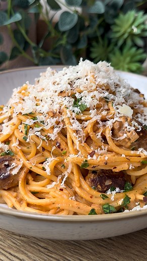 Hollie Wood | Quick and easy family friendly recipes. on Instagram: "Creamy Cajun Spaghetti and Meatballs . ⬇️ Recipe below ⬇️ . 💥 Want more easy, delicious dinners? Find hundreds inside my app, Weeknight Wonders! . ⏳ Limited-time offer: Get your first month for 99p with code WW99 but hurry, this won’t last forever! Cancel anytime, no hassle. 💚 . ❤️ Drop ‘LINK’ in the comments, and I’ll DM it to you! . Recipe serves 4 . Ingredients. . 24 small meatballs (approximately) 400g spaghetti 1 onion (