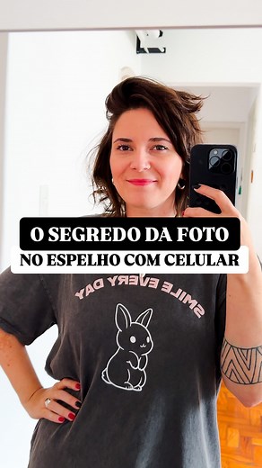 Luiza Tojer | Fotógrafa on Instagram: "Como tirar foto no espelho sem perder tempo . 🪞 Ai estão alguns exemplos e dicas pra você tirar a foto perfeita no espelho e não ficar perdida.📸 Mas me conta você é do time que se esconde atrás da câmera ou gosta de mostrar seu rosto ? ❤️🖤 #posesparafotos #fotonoespelho #fotocomcelular #fotonoespelhosim #poseparafoto #fotosozinha"