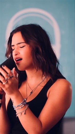 𝑨𝑳𝑰𝒁É 𝑪𝑹𝑼𝒁 on Instagram: "anyone love a sad song as much as I do?? • • • #singer #cover #evanescence #performer #piano #sadgirl #explore"