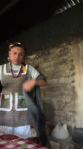 Tía Pascuala le dice a su hijo que ya soñó muy feo con el pueblo donde vive nueve personas y según las creencias, ese pueblo es malo soñarlos, porque según las personas que sueñan en ese pueblo ya no van a hacer mucho en este mundo🤣🤣🤣#paratiiiiiiiiiiiiiiiiiiiiiiiiiiiiiii #viral #tiapascuala #cosasdepueblo #humor