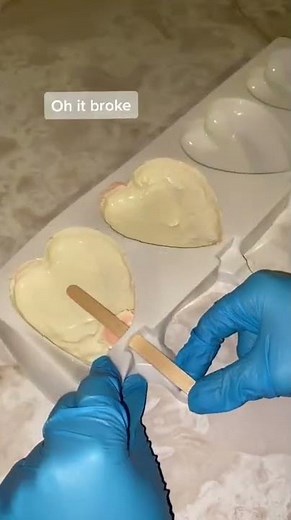 HOW TO MAKE CAKE POPS TIPS AND TRICKS | Chocolate Covered 🍓🍫 #cakepops #chocolate #cakesicles #fyp