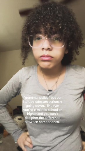 “it’s just texting” if it’s just texting, then why can’t you do it right 😭?? like…?? “I know it though!” THEN DO IT?? “But I’m typing fast!!” HOW DOES THAT MAKE A DIFFERENCE?? type fast correctly?? like there’s a difference between typos and grammatical errors…like if you can type “your” but can’t type “you’re”?? that makes no sense 😭 #fyp #viral #grammar #english #ela