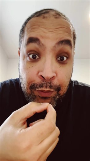 Comment siffler avec les doigts 🤣😂 #humour #drole #parodie | 1gras1fille