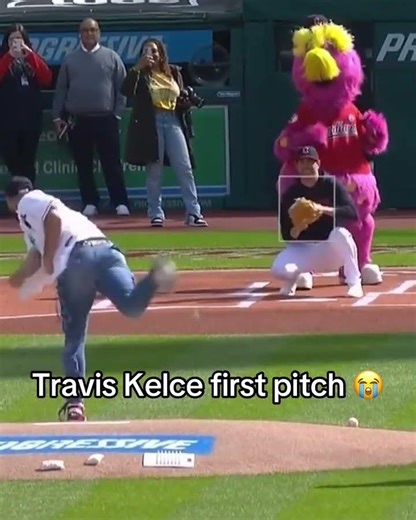 Getting the crowd hype before throwing that pitch is wild 😂