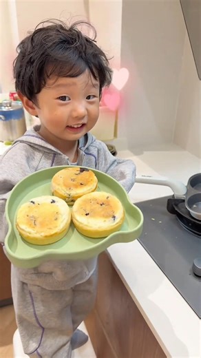 This little boy does all the work himself, just like Malik. #shorts 😎