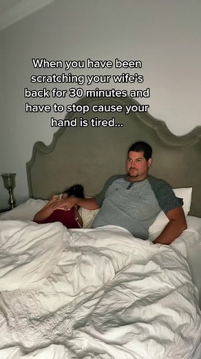 Hilarious Couple's Back-Scratching Fail 😂