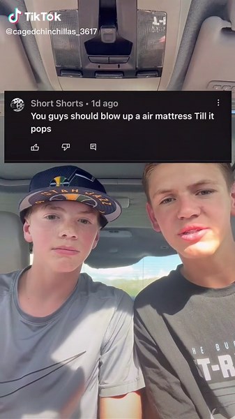 Blowing up an air mattress till it explodes💥❕❗️#airmattress #explode #Cagedchinchillas