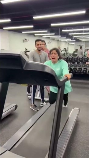 Workout gone wrong… stay careful! 😳🏃‍♀️⚠️#ViralVideo #GymFail #WorkoutSafety #StaySafe #Trending