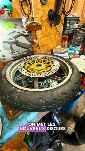 Allez, viens, on change un pneu✌️😜 #moto #motorcycle #mechaniclife