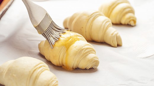 The Benefit Of Only Using The Whites For Your Egg Wash - Tasting Table