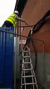 They are having a right nightmare 💦 | On The Tools