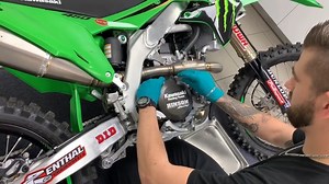 KRT mechanic Tony Vincent shows you how to change your clutch. Of course, the Kawasaki Racing Team MXGP use #MOTOREX oils for maximum performance and reliability! #RaceProven MOTOREX - Oil of Switzerland Video: instagram.com/kawasakiracingteammxgp/ | MOTOREX Powersports