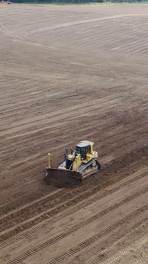 1K views · 33 reactions | Strong structures get their start on solid ground. Our expert construction crews use precision grading to prepare jobsites for everything from hospitals to solar farms.  Check out our latest guide to learn how shaping the earth sets projects up for success ➡️ https://ow.ly/8UPc50Xq8UO #Earthmoving #SitePreparation #CivilConstruction #Omaha #StLoius #CastleContracting #DigCastle | Castle Contracting | Facebook