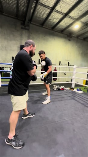Full Round of Pads Training for Boxing Mastery