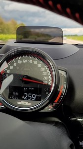 306-konny Mini Clubman JCW i 260 km/h. Dla tego samochodu domknięcie licznika to żaden wyczyn.😳👌 #Mini #JCW #Clubman #Autobahn #Autostrada #topspeed #vmax | Petrolhead Number One