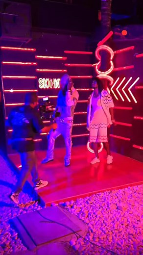 77K views · 4.5K reactions | Les deux artistes étaient sur le plateau hier, en pleine préparation d’un projet qui s’annonce lourd. Une collaboration en vue ? Affaire à suivre !#Himra #BlackM #Tournage #RapGame | Scoop Afrique | Facebook