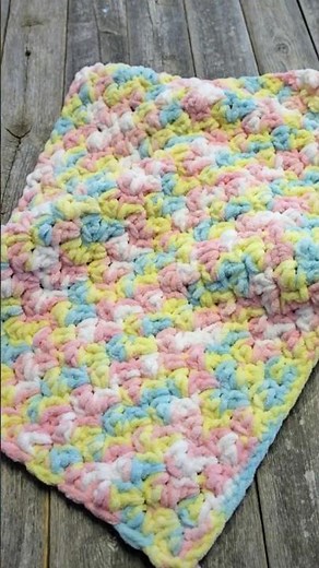 Bernat Blanket Yarn Chunky Easy Double and Single Crochet Pattern #crochet #crochetpattern
