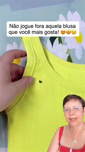 Luci Pacheco |Dicas on Instagram: "Não vai jogar fora aquela blusa que você mais gosta! 🪡👕 Às vezes aparece um furinho do nada, bem naquela peça que a gente ama — e muita gente já pensa em descartar 😕. Mas olha que solução delicada, criativa e cheia de charme para resolver isso. A ideia é simples e genial: você usa um anel para marcar o local, reforça o tecido por trás com um pedacinho de pano e, com linha e agulha, transforma o defeito em detalhe ✨🧵. Em vez de esconder o problema, você cria