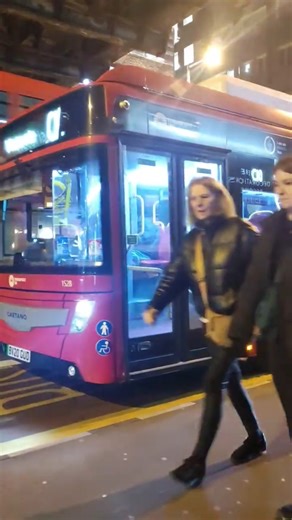 Route C10 BV20 GUD 1528 departing Waterloo Station / Waterloo Road