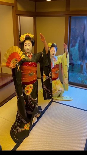 Maiko (Apprentice Geisha) Dance in Kyoto, Japan | geisha in japan
