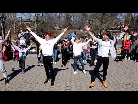 Kalinka in New York. (Russian Dance).