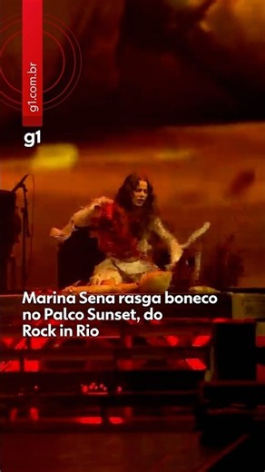 Marina Sena rasga boneco no Palco Sunset, do Rock n Rio