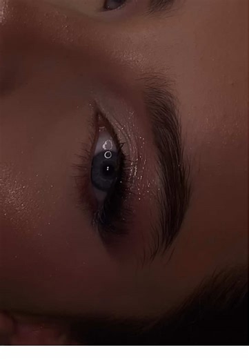 Glitter Eye Makeup Tutorial for a Stunning Look