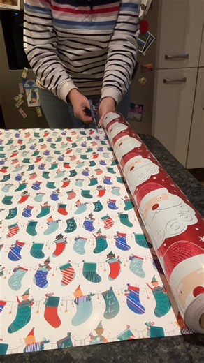 Katie Mathieson on Instagram: "More wrapping dreams ✨ That slide… that cut… perfection 👌#christmaswrapping #christmaspresents #wrappingdreams #satisfyingreels #perfect"