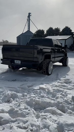 Who doesn’t love cold starts? 🥶💨 • Follow & Like for more truck builds🇺🇸💯 - Owner : @illusion_nali • Tag a DURAMAX owner👍🏼 & DM for submission❗️ - #dieseltrucknerds - - - - #liftedtrucks #liftedlifestyle #lifteddiesel #liftedchevys #liftedtrucksmatter #liftedtrucksdaily #trucks #trucksofinstagram #trucksdaily #truckporn #trucklife #dieseltruckaddicts #dieselmafia #diesel #dieseltrucks #dieselpower #diesellife #dieseltruck #duramax #duramaxdiesel #duramaxtrucks #duramaxnation #l5p #Iml #Ib