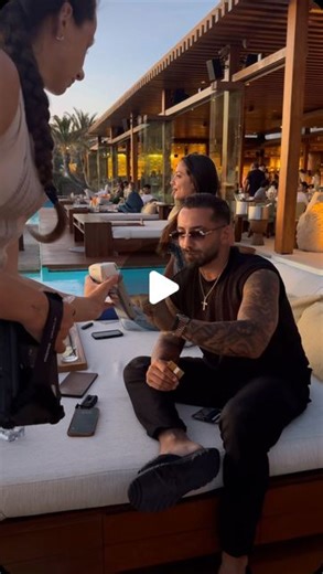 Ellie Balta on Instagram: "Παραλίγο να φύγει μηνιάτικο 凉 #reels #reelsinstagram #viral"