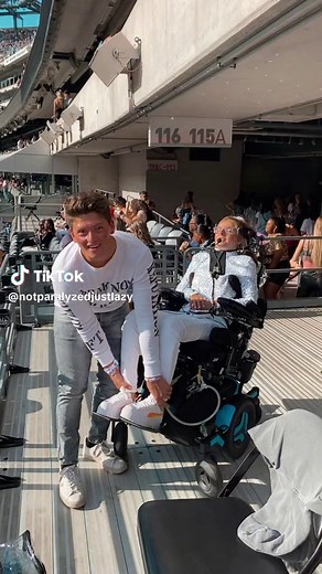 Unforgettable Night at the Taylor Swift Fearless Tour: MetLife Stadium