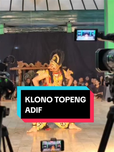 Doc.26 februari 2026 saya terlibat dalam acara rutin Nemlikuran yang diadakan satu bulan sekali bertempat di Joglo SMKN 8 Surakarta.Pada malam itu saya berkesempatan untuk Menarika Tari Gagah gaya Surakarta Susunan Alm.Sunarno Purwolelono yang bertajuk BEKSAN KLONO TOPENG gaya Surakarta. Tari Klono Topeng merupakan salah satu sajian pertunjukan tarian tunggal ragam seni tari jawa yang bertemakan gandrungan. Tarian ini merujuk pada cerita Panji yang menceritakan tentang seorang Raja Klana yang se