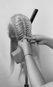 Mădălina Nițu, trainer Wella Professionals România, îți propune azi o coafură step by step pentru părul lung. #AskForWellaRo #SayStyleSpeakEimi #BeautifulHairNeedsAnExpert | Wella Professionals