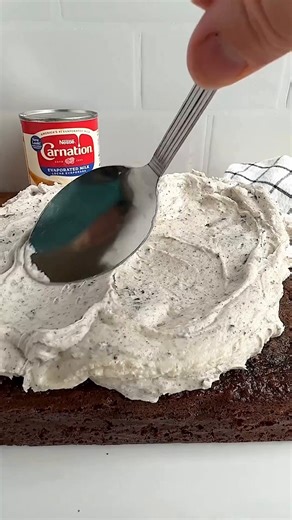 We have your weekend plans right here! 😉 Deliciously easy, one egg, one bowl, chocolate cookies and cream cake! 1 Bowl Chocolate Cookies and Cream Cake Ingredients 1c all-purpose flour ¼ cup cocoa powder, sifted ½ teaspoon baking soda 1 teaspoon baking powder ¼ teaspoon salt 1c granulated sugar 1 egg, room temperature ½ cup vegetable oil ½ cup Carnation Evaporated Milk 10 cookies and cream cookies, cream removed and saved for the frosting, crushed ½ cup hot water For the cookies and cream butte