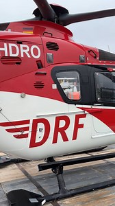 "Bye-bye EC 135!" hieß es am vergangenen Freitag. Wir haben im Zuge der Flottenerneuerung die letzte EC135 aus dem Dienst genommen. Jetzt fliegt eine hochmoderne H145 an ihrer Stelle. Wisst Ihr wo? Mehr Informationen dazu findet ihr in unserem Newsbericht. #DRFLuftrettung #karlsruhe #flottenwechsel #Flugsicherheit | DRF Luftrettung
