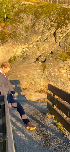 When it’s March, spring, snow is gone and you feel the warm breeze! #SpringIsHere #happyday #dancing_time #dancingday #enjoytheday #lalaland#560 | Kjetill Krogstad