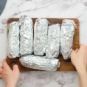 Elote (Mexican Street Corn on the Cob) You will not want to make corn-on-the-cob any other way! 🌽😋🔥 Full Recipe Here: https://princesspinkygirl.com/elote-mexican-street-corn/ | Princess Pinky Girl