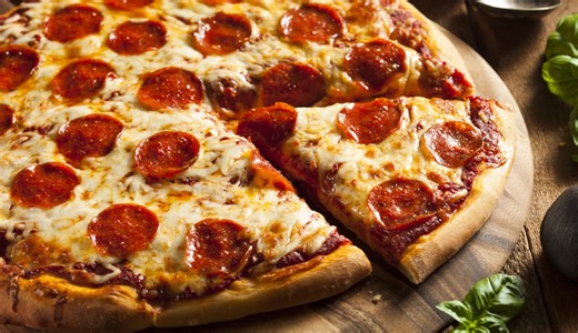 What are the top 5 pizza chains in America and which one dominates?