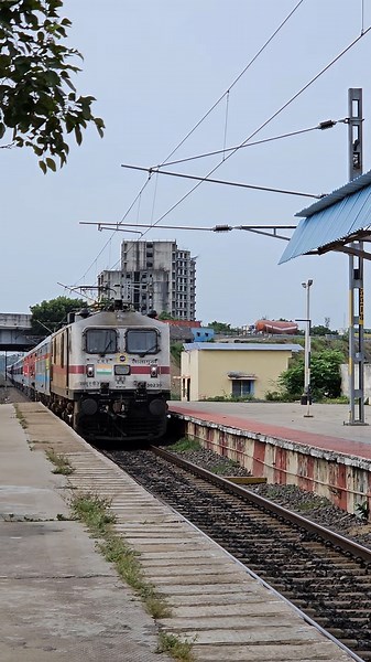 High speed Pallavan Express #shorts #indianrailways #chennai