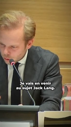 Jack Lang apparaît à plus de 600 reprises dans les dossiers Epstein, où figurent des échanges évoquant des transactions financières de plusieurs millions d’euros ainsi qu’un courriel au contenu particulièrement troublant, à caractère sexuel et faisant référence à des enfants. Dès octobre 2020, la presse avait par ailleurs révélé que la fondation de Jeffrey Epstein avait versé près de 58 000 dollars à une association en lien avec Jack Lang, officiellement pour financer un documentaire qui n’a jam