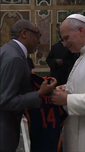 Spike Lee delivers a SPECIAL Knicks jersey to Pope Leo 💙🧡#shorts