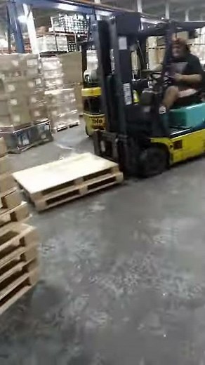 how to stack pallets